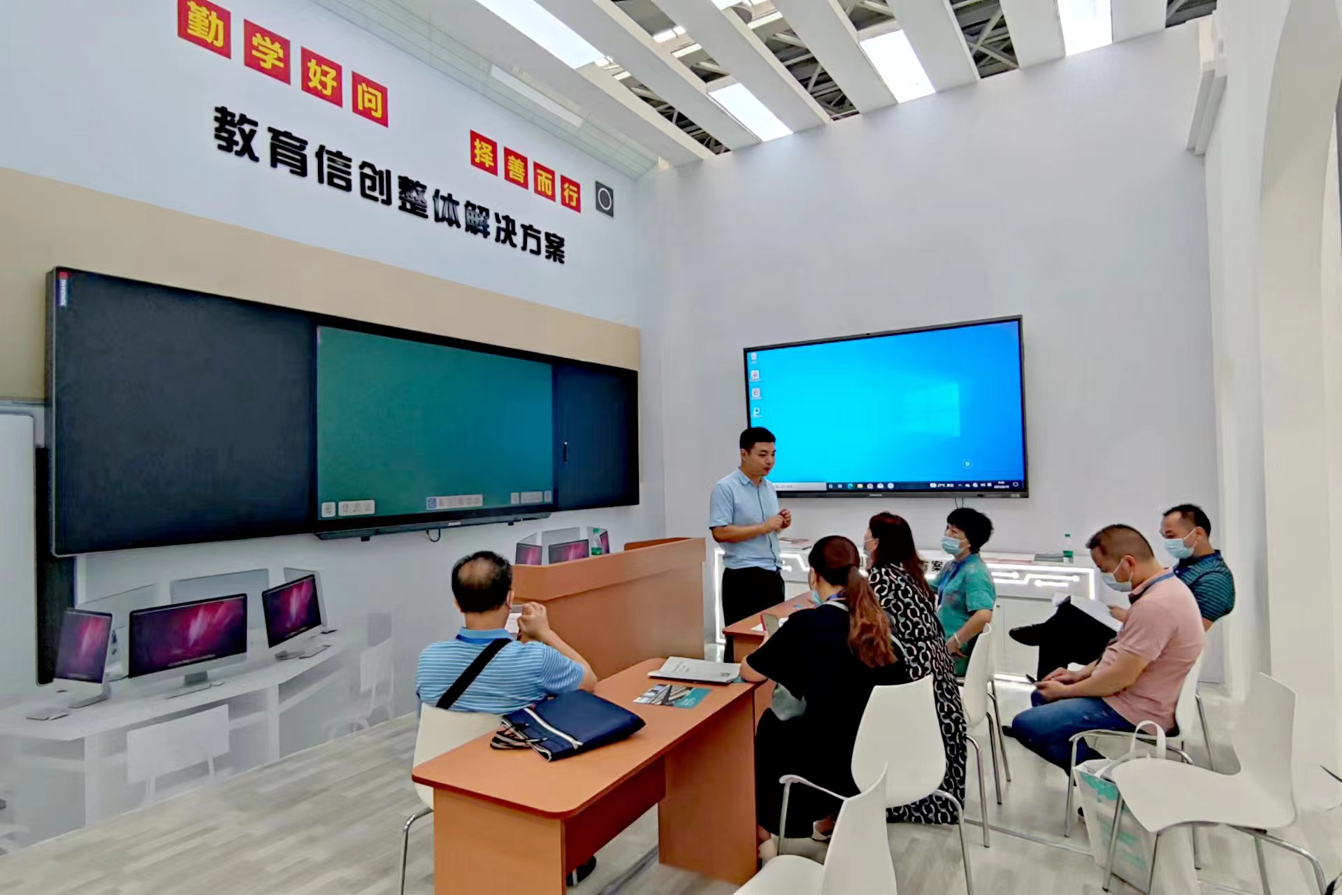 携手同方 全栈式教育信创产品亮相广西教育装备展 携手同方 全栈式教育信创产品亮相广西教育装备展